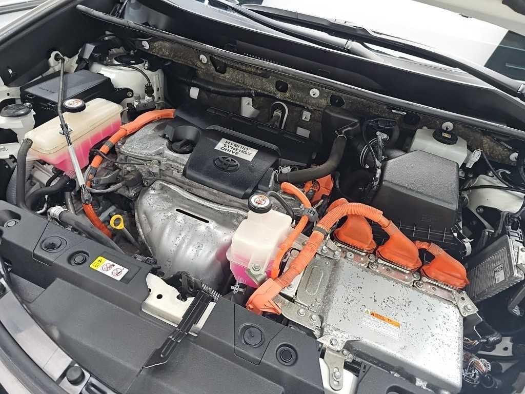 토요타 라브4 2.5 4WD 하이브리드 이미지 5