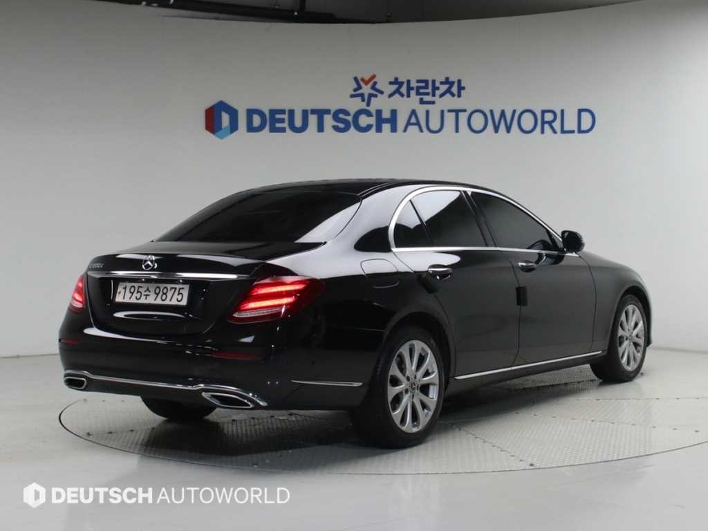 벤츠 E 클래스 E-클래스 W213 E220d 익스클루시브 이미지 2
