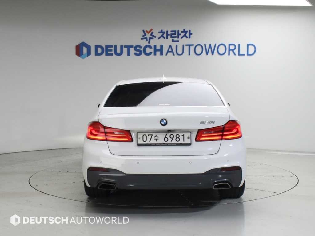 BMW 5시리즈 5시리즈 (G30) 530i M 스포츠 플러스 이미지 4