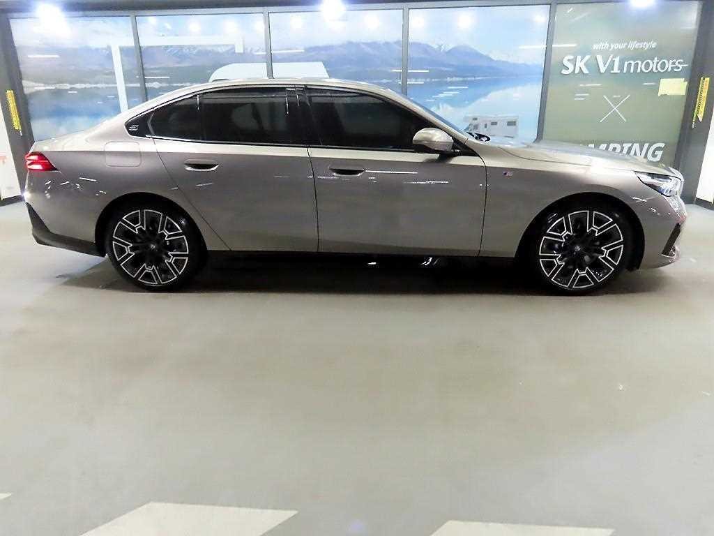 BMW 5시리즈 5시리즈 (G60) 530e xDrive M 스포츠 프로 이미지 3