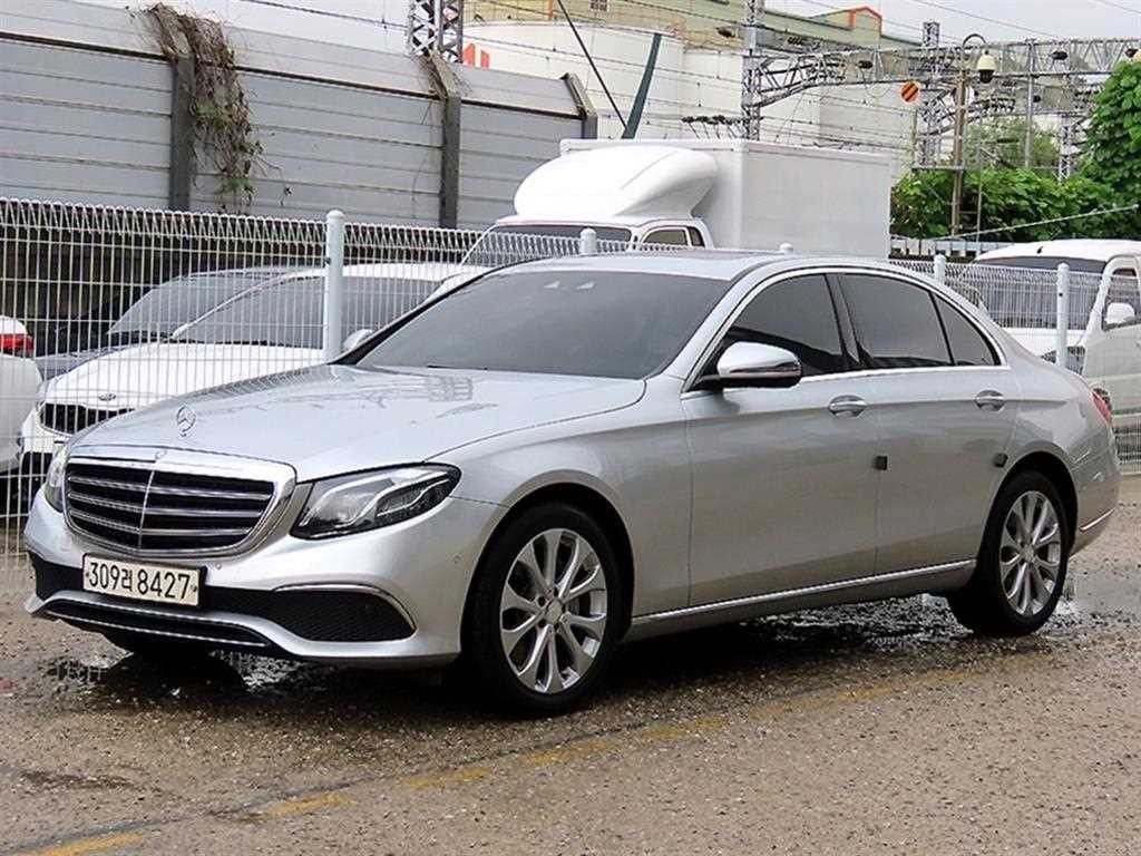 벤츠 E 클래스 E-클래스 W213 E220d 익스클루시브 이미지 2