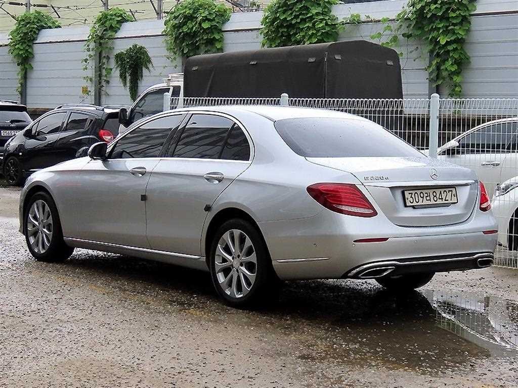 벤츠 E 클래스 E-클래스 W213 E220d 익스클루시브 이미지 3