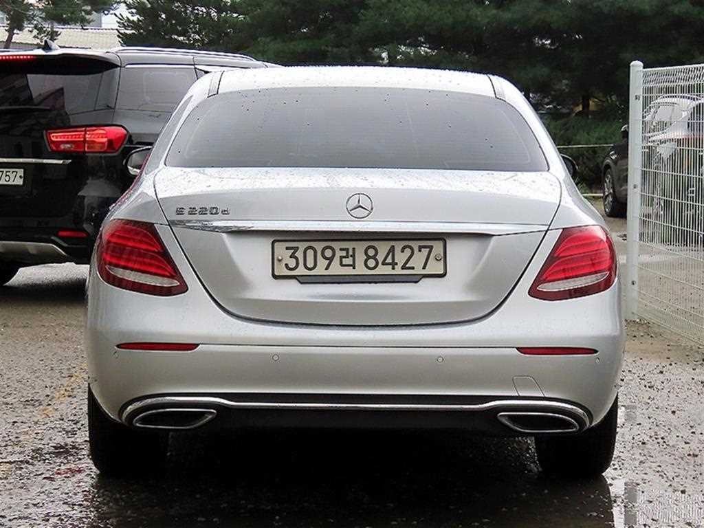 벤츠 E 클래스 E-클래스 W213 E220d 익스클루시브 이미지 4