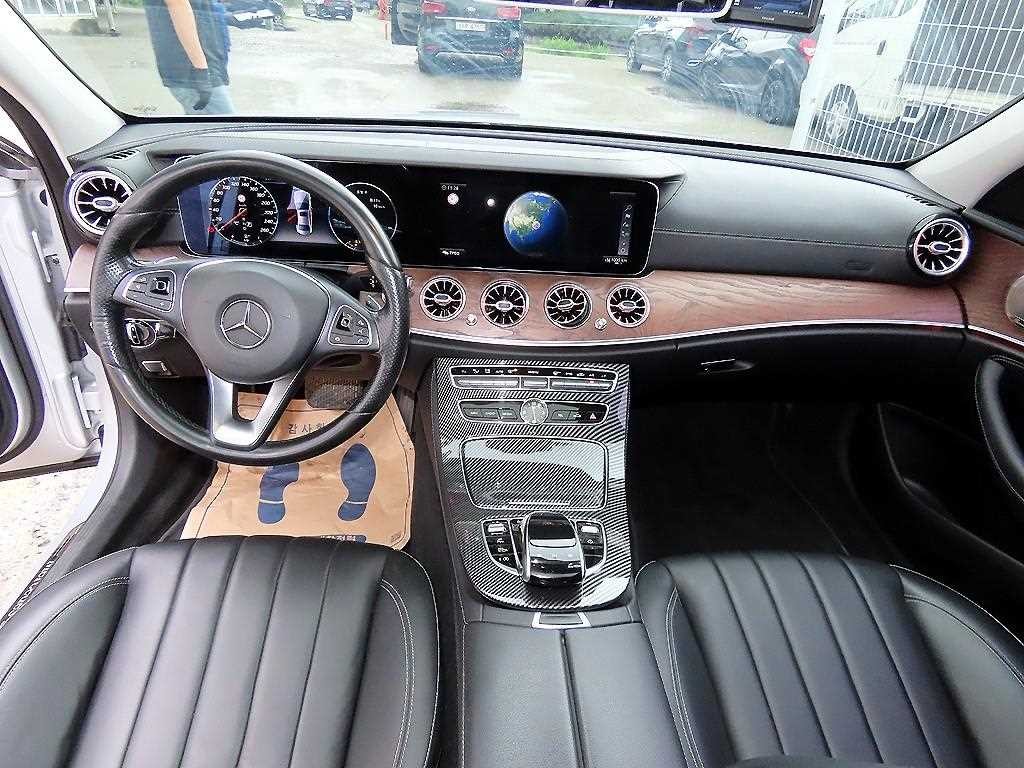 벤츠 E 클래스 E-클래스 W213 E220d 익스클루시브 이미지 7