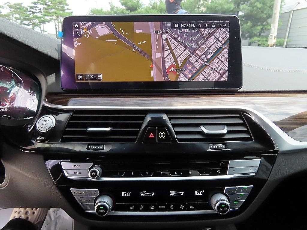 BMW 5시리즈 5시리즈 (G30) 520i M 스포츠 이미지 14