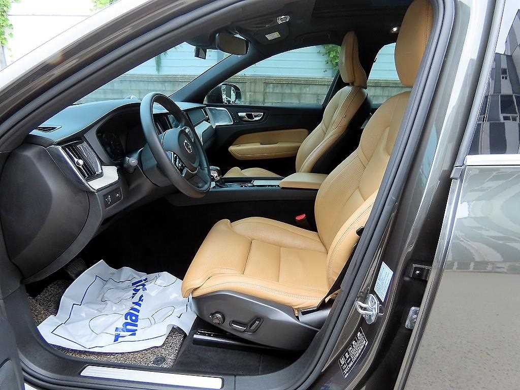 볼보 XC60 XC60(2세대) D5 AWD 인스크립션 이미지 5