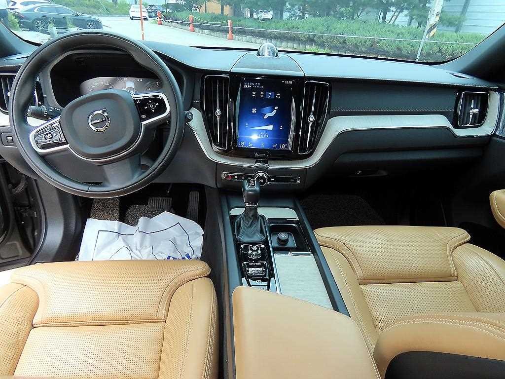 볼보 XC60 XC60(2세대) D5 AWD 인스크립션 이미지 7