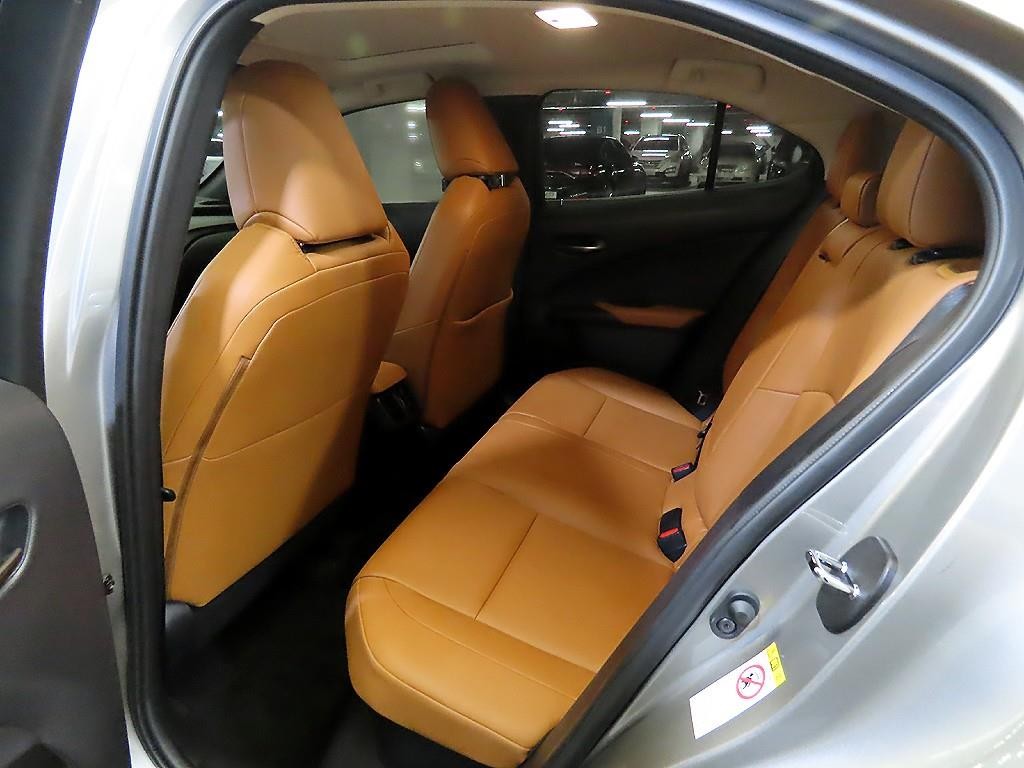 렉서스 UX UX 250h 2.0 2WD 이미지 7