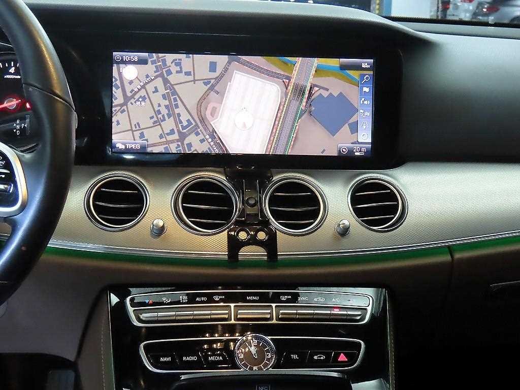 벤츠 E 클래스 E-클래스 W213 E300 아방가르드 이미지 11
