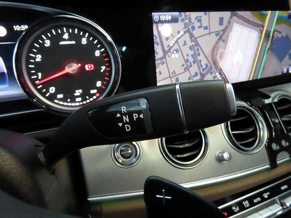벤츠 E 클래스 E-클래스 W213 E300 아방가르드 이미지 12