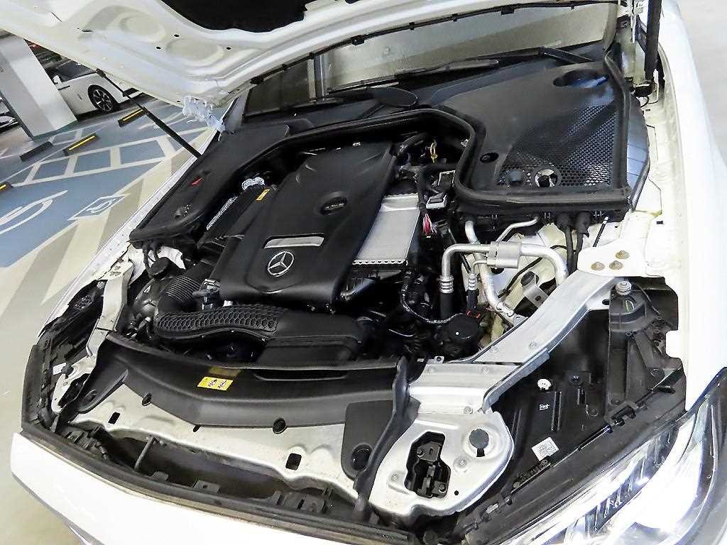 벤츠 E 클래스 E-클래스 W213 E300 아방가르드 이미지 19
