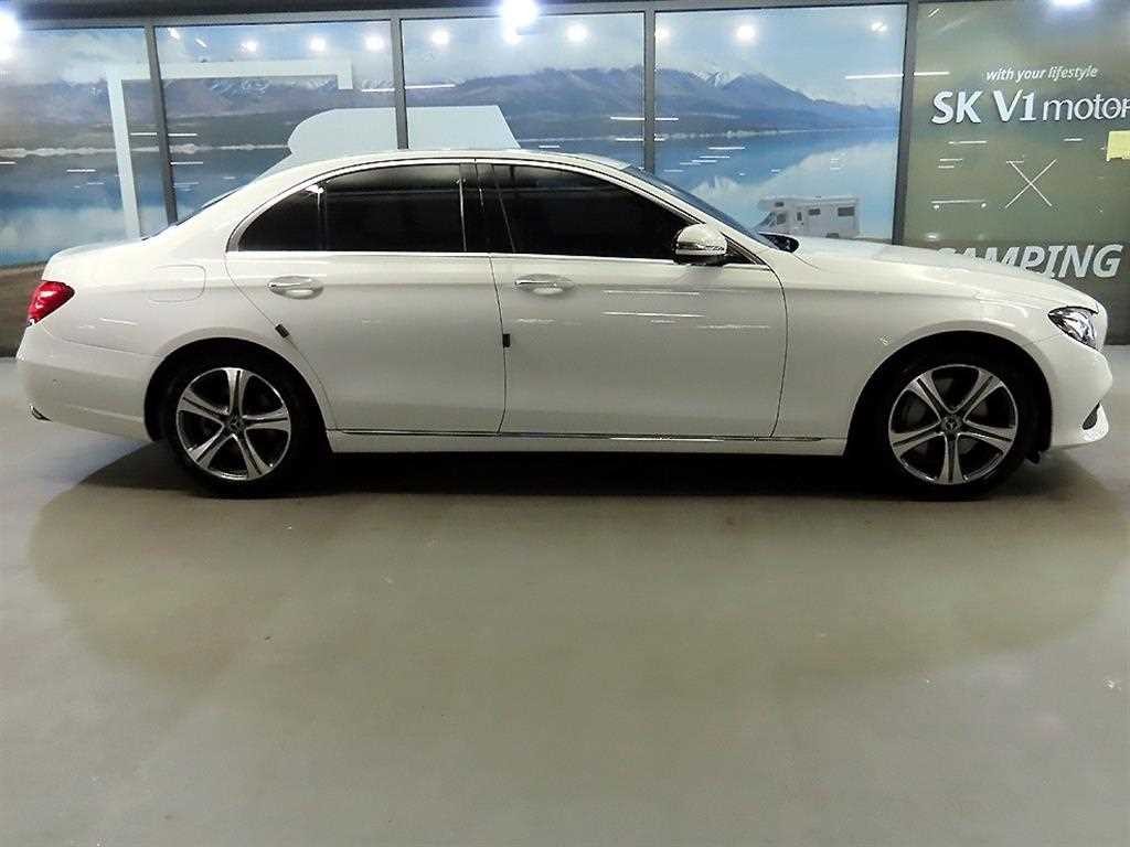 벤츠 E 클래스 E-클래스 W213 E300 아방가르드 이미지 3