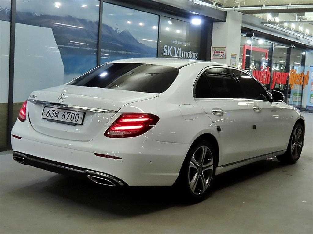 벤츠 E 클래스 E-클래스 W213 E300 아방가르드 이미지 4