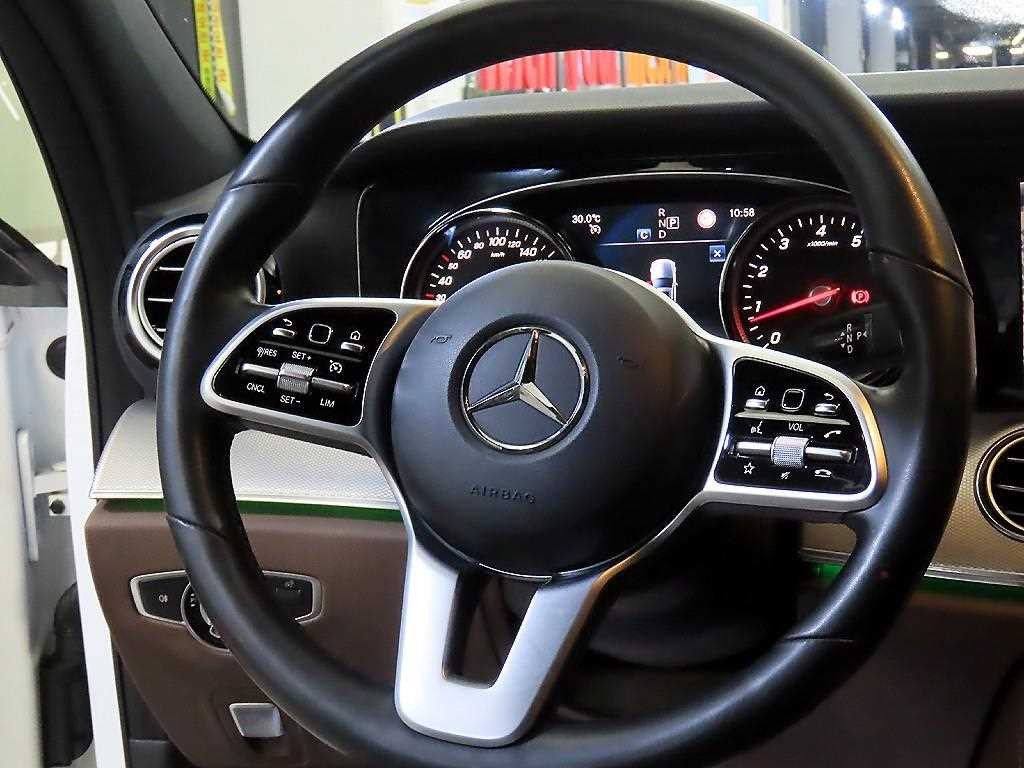 벤츠 E 클래스 E-클래스 W213 E300 아방가르드 이미지 8
