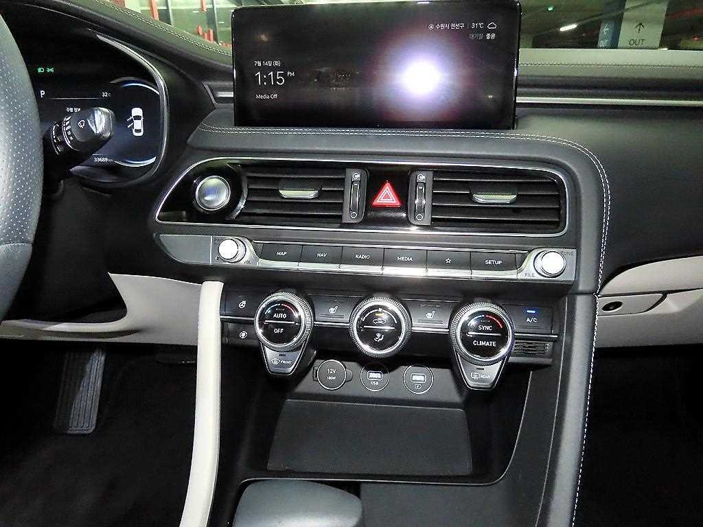 제네시스 G70 더 뉴 G70 가솔린 2.0T 2WD 기본형 이미지 11