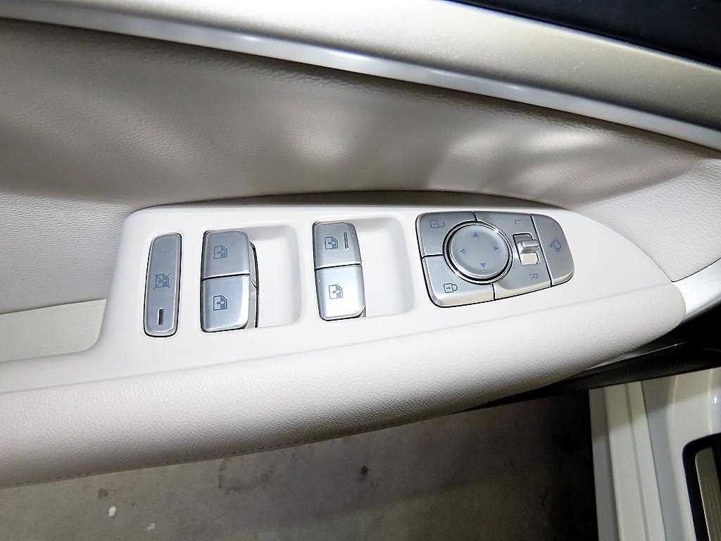 제네시스 G70 더 뉴 G70 가솔린 2.0T 2WD 기본형 이미지 13