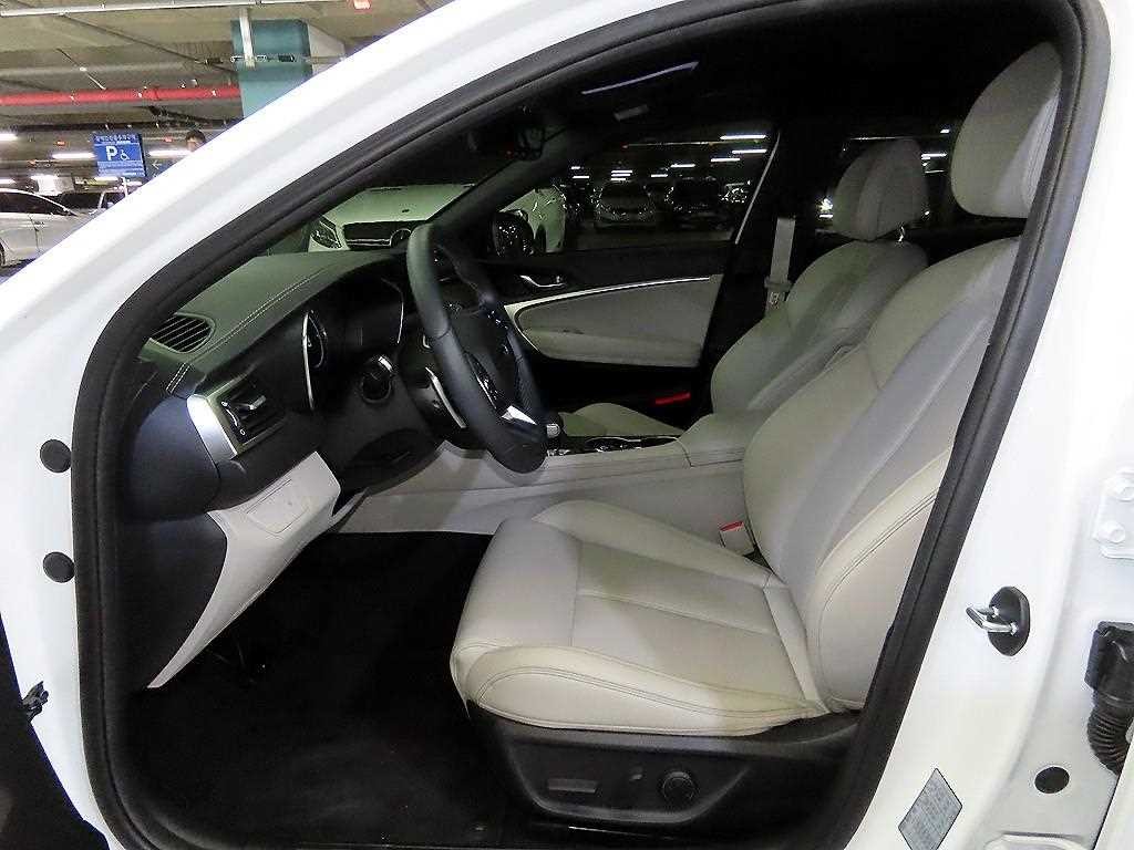 제네시스 G70 더 뉴 G70 가솔린 2.0T 2WD 기본형 이미지 6
