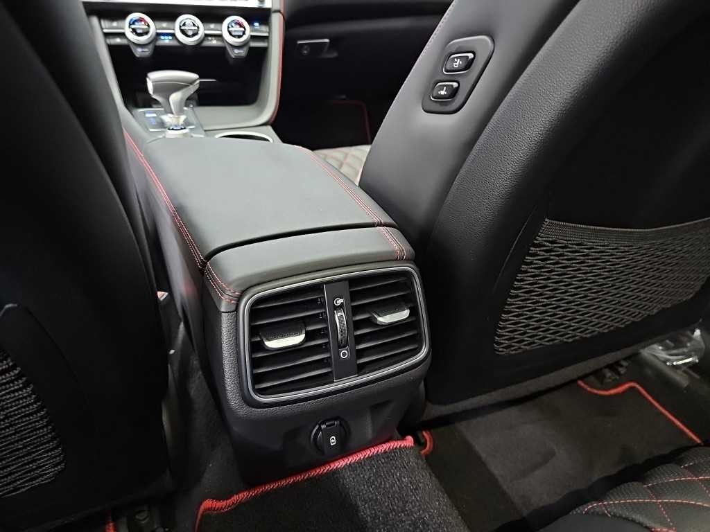 제네시스 G70 2.0T AWD 스포츠 패키지 이미지 14