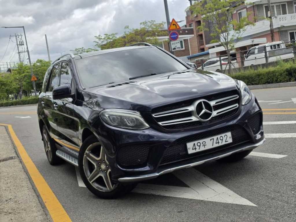 벤츠 GLE 클래스 GLE 클래스 W166 GLE 350 d 4MATIC 이미지 3
