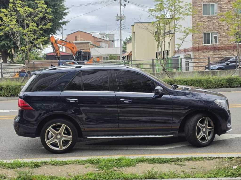 벤츠 GLE 클래스 GLE 클래스 W166 GLE 350 d 4MATIC 이미지 4