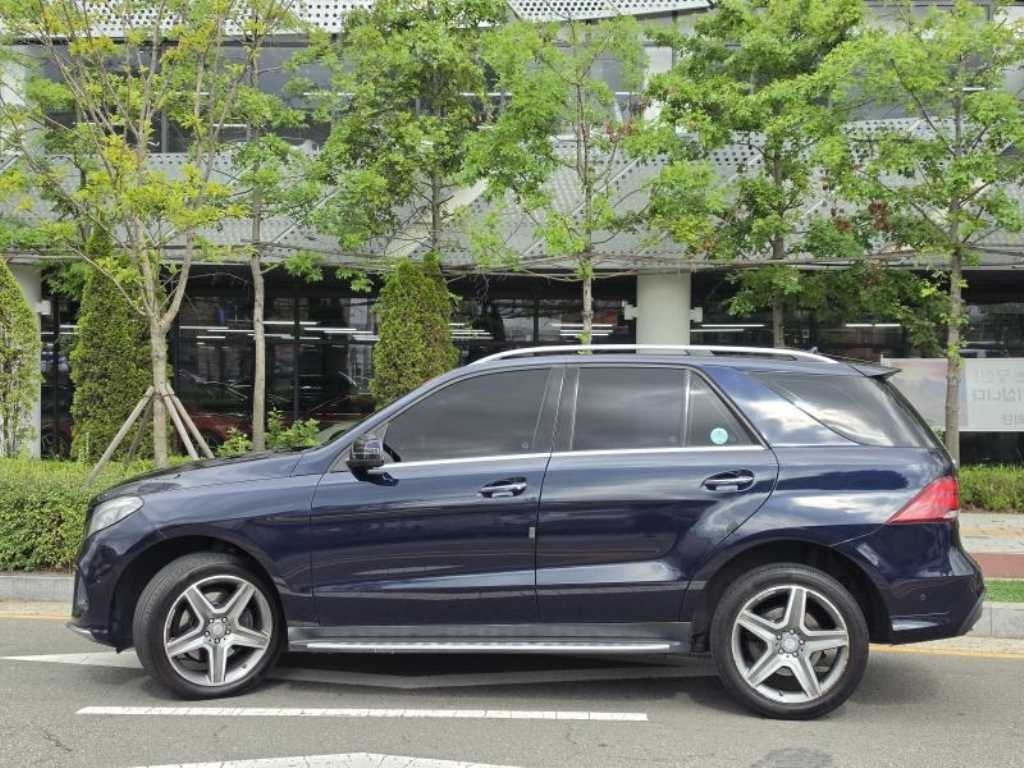 벤츠 GLE 클래스 GLE 클래스 W166 GLE 350 d 4MATIC 이미지 7