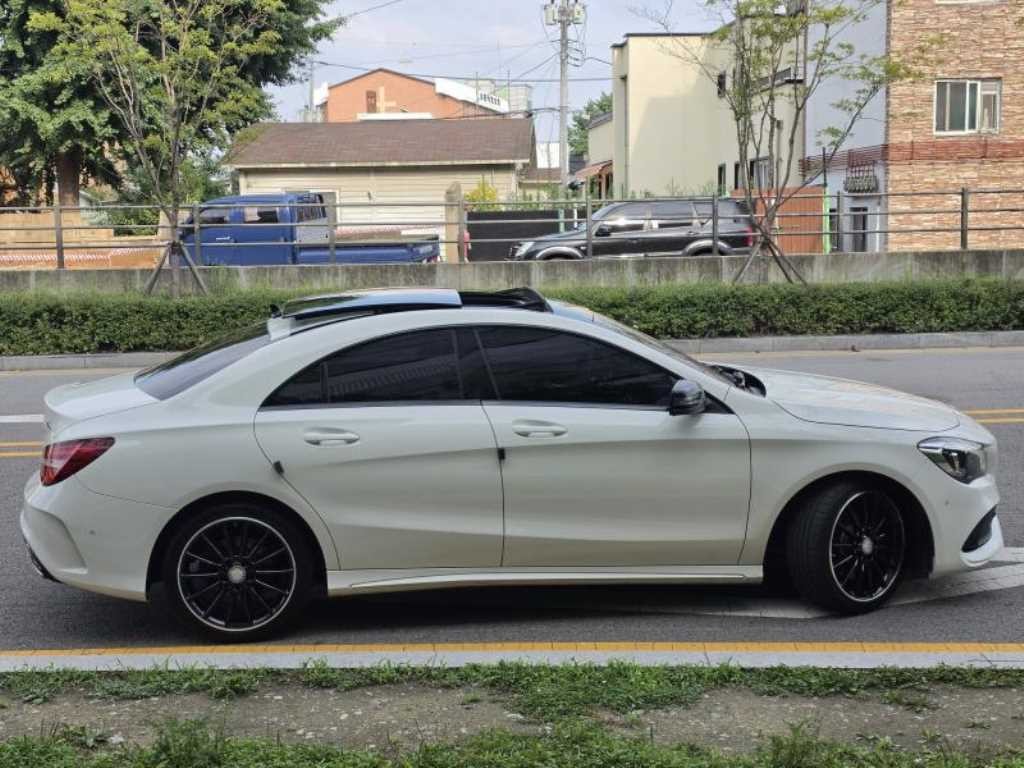 벤츠 CLA 클래스 CLA클래스 CLA 250 4MATIC AMG LINE 이미지 4