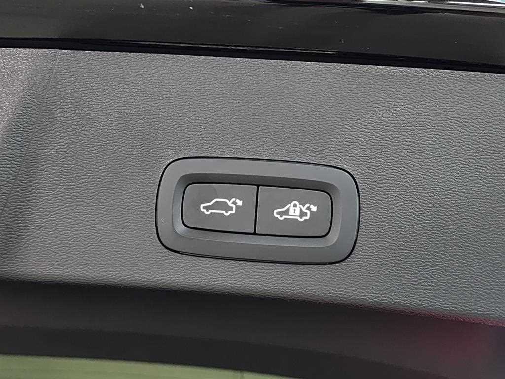 볼보 XC40 B4 AWD 얼티메이트 브라이트 이미지 12