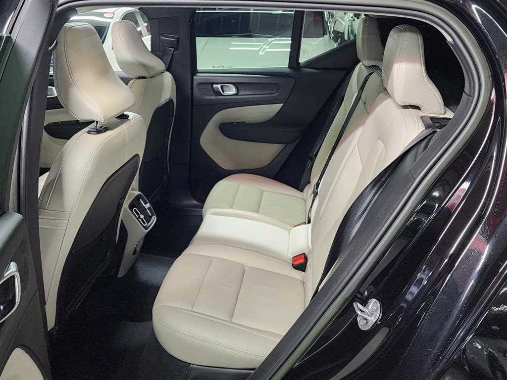볼보 XC40 B4 AWD 얼티메이트 브라이트 이미지 14