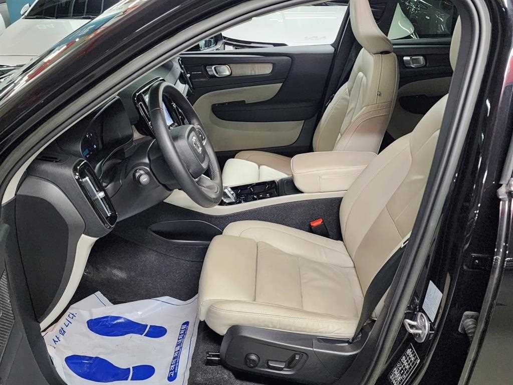 볼보 XC40 B4 AWD 얼티메이트 브라이트 이미지 15