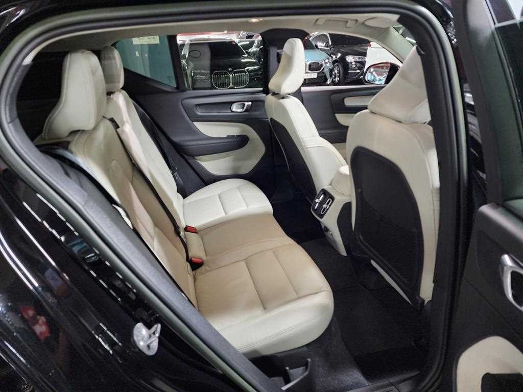 볼보 XC40 B4 AWD 얼티메이트 브라이트 이미지 16