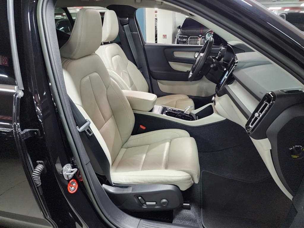 볼보 XC40 B4 AWD 얼티메이트 브라이트 이미지 17