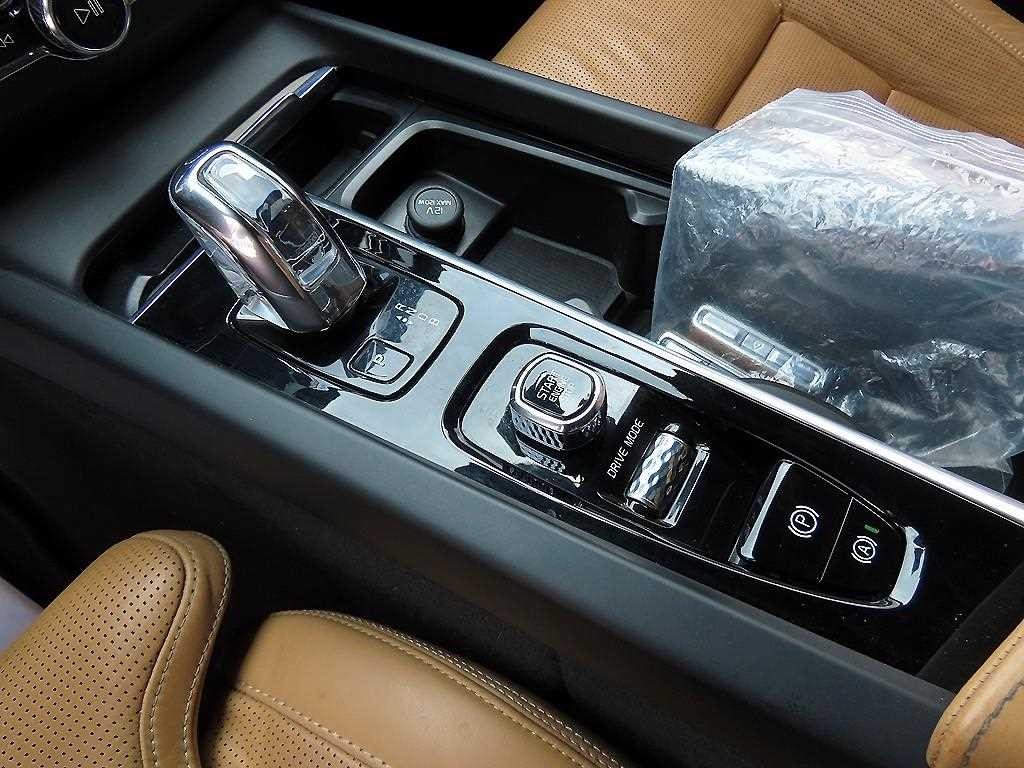 볼보 XC60 XC60(2세대) T8 AWD 인스크립션 이미지 11
