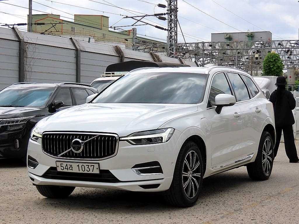 볼보 XC60 XC60(2세대) T8 AWD 인스크립션 이미지 2