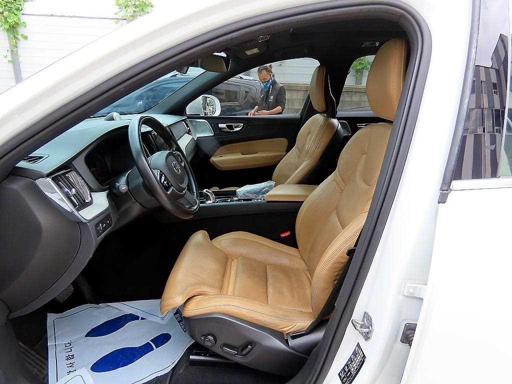볼보 XC60 XC60(2세대) T8 AWD 인스크립션 이미지 5