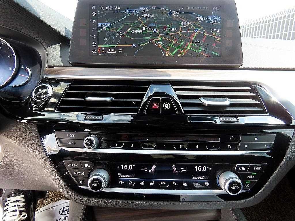 BMW 5시리즈 5시리즈 (G30) 520d M 스포츠 플러스 이미지 13