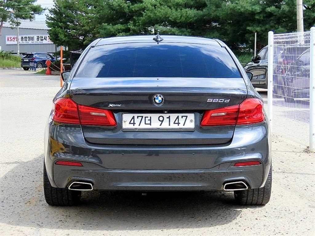 BMW 5시리즈 5시리즈 (G30) 520d M 스포츠 플러스 이미지 4