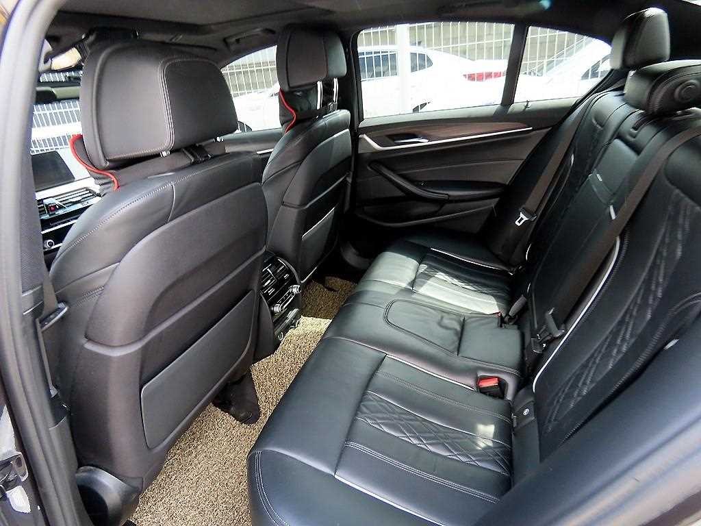 BMW 5시리즈 5시리즈 (G30) 520d M 스포츠 플러스 이미지 6