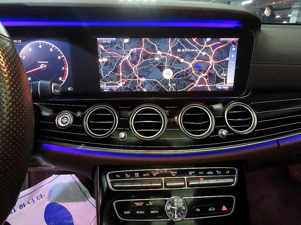 벤츠 E 클래스 E-클래스 W213 E400 4MATIC 익스클루시브 이미지 11