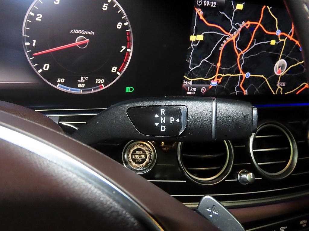 벤츠 E 클래스 E-클래스 W213 E400 4MATIC 익스클루시브 이미지 12