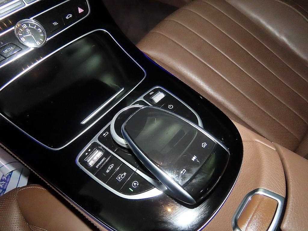 벤츠 E 클래스 E-클래스 W213 E400 4MATIC 익스클루시브 이미지 13