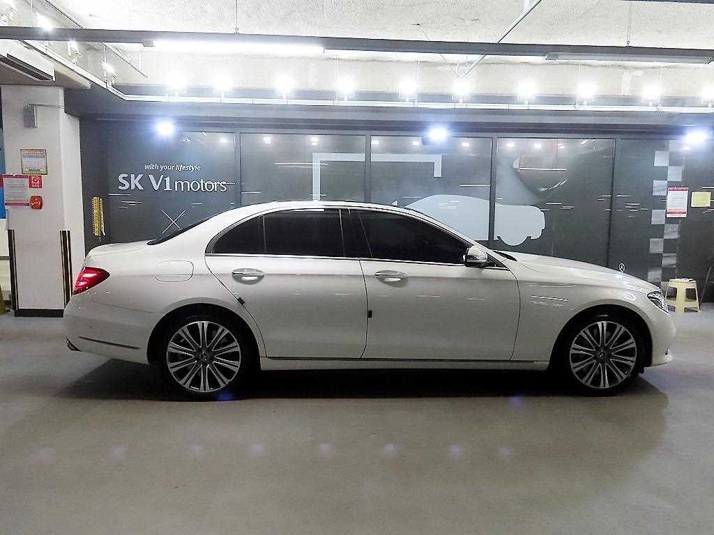 벤츠 E 클래스 E-클래스 W213 E400 4MATIC 익스클루시브 이미지 3