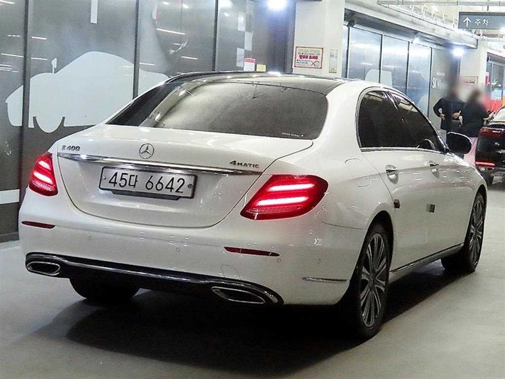 벤츠 E 클래스 E-클래스 W213 E400 4MATIC 익스클루시브 이미지 4