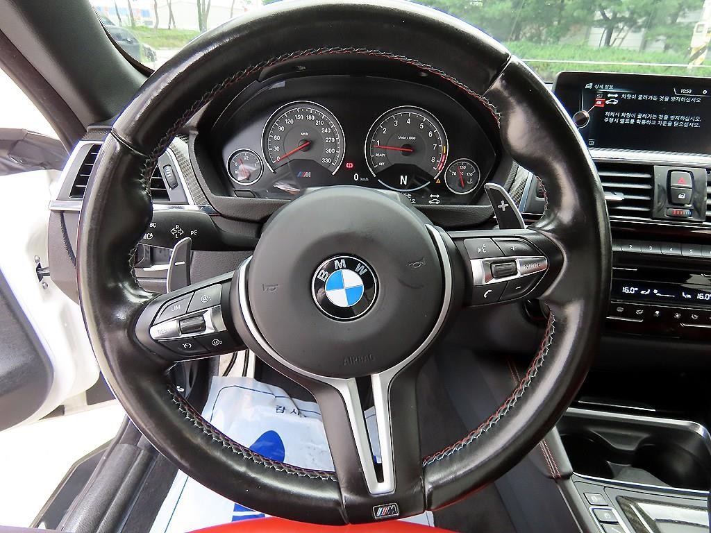 BMW 4시리즈 M4 (F82) 컨버터블 퍼포먼스 사일렌서 에디션 이미지 12