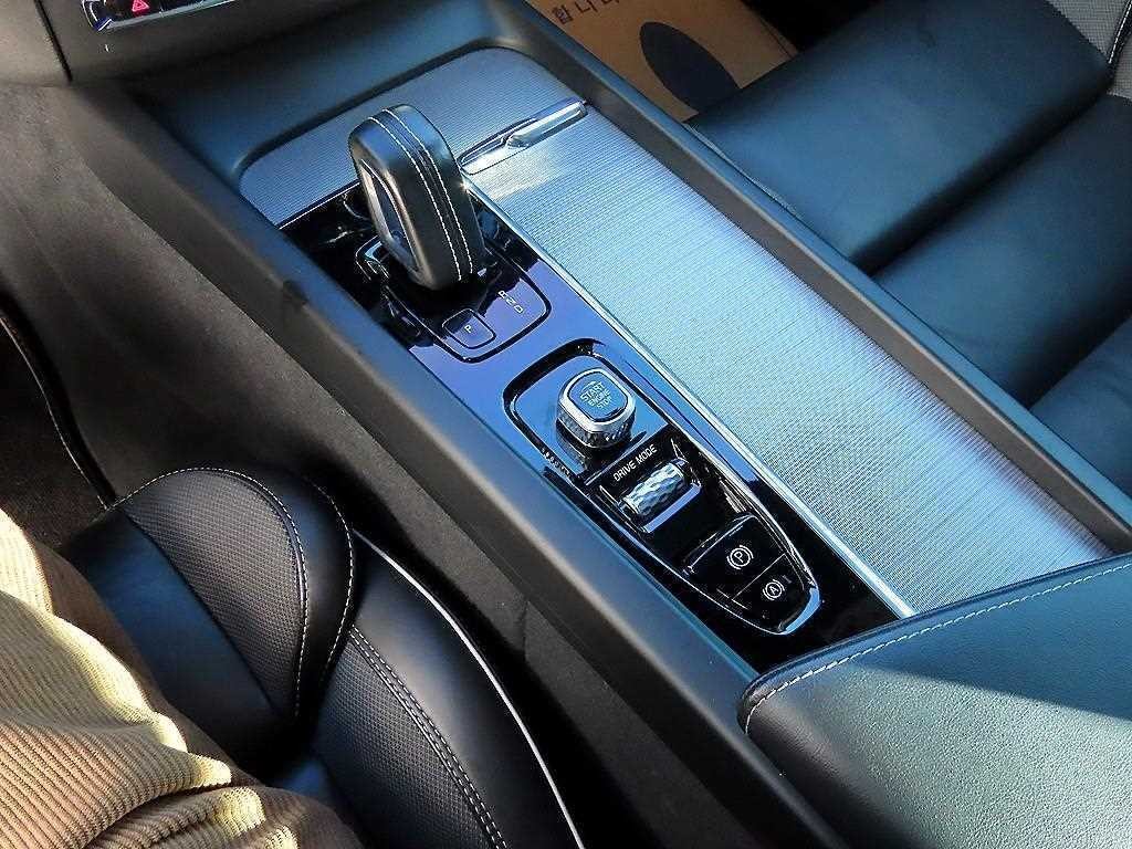 볼보 XC60 XC60(2세대) T8 AWD R-디자인 이미지 11