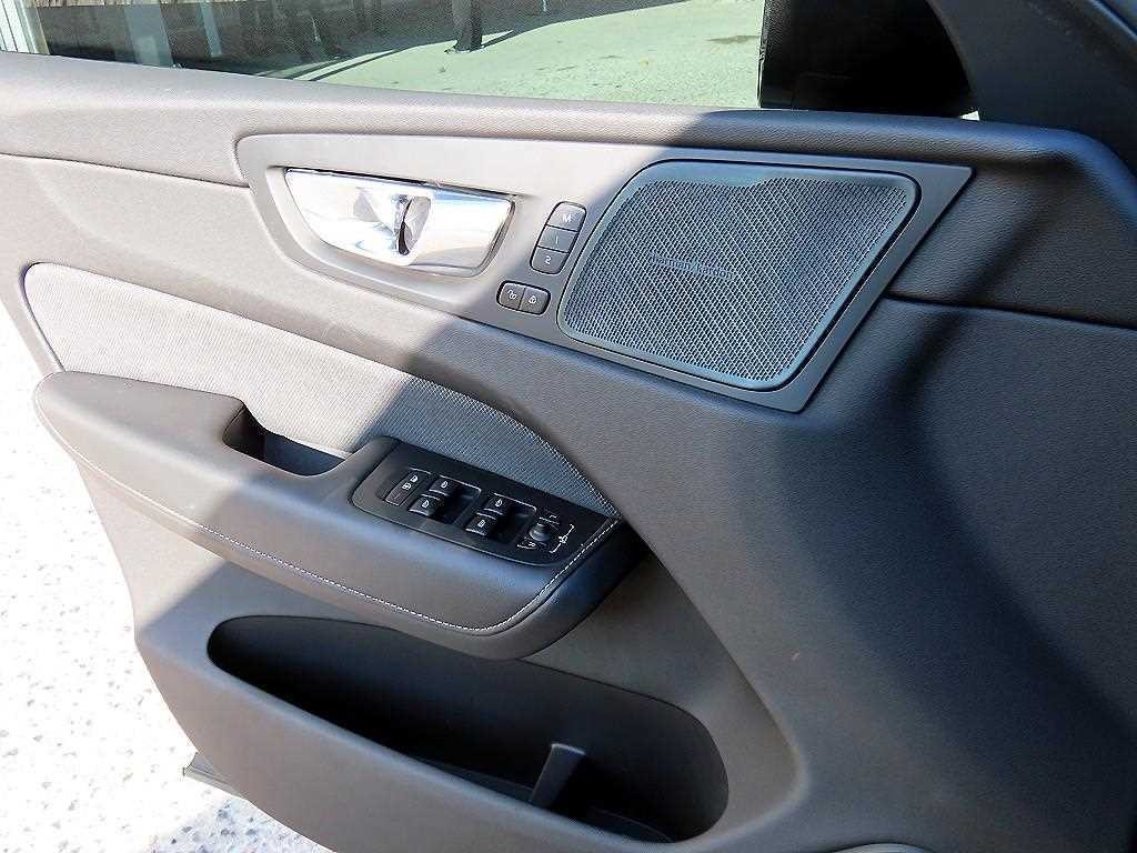 볼보 XC60 XC60(2세대) T8 AWD R-디자인 이미지 12