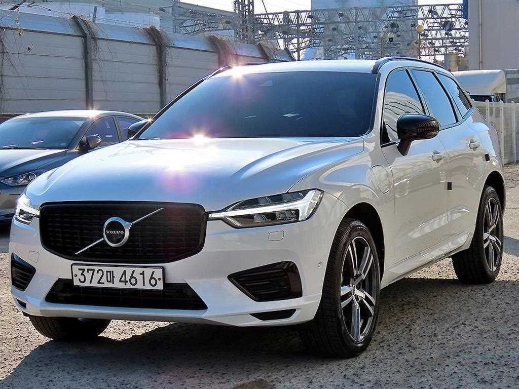 볼보 XC60 XC60(2세대) T8 AWD R-디자인 이미지 2