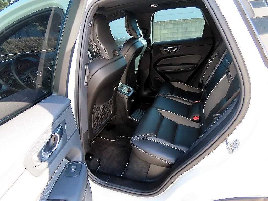 볼보 XC60 XC60(2세대) T8 AWD R-디자인 이미지 6