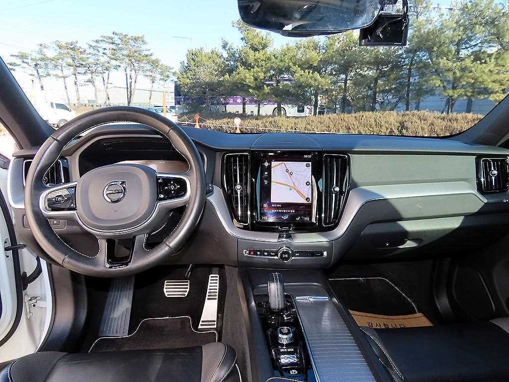 볼보 XC60 XC60(2세대) T8 AWD R-디자인 이미지 7