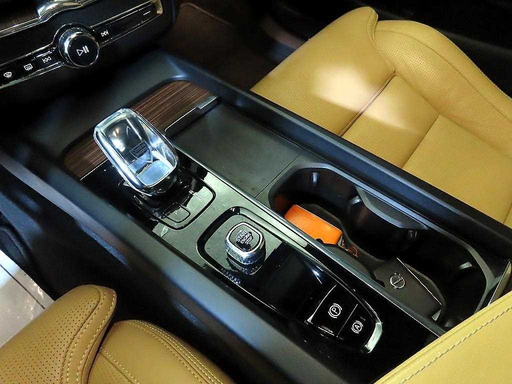 볼보 XC60 XC60(2세대) B5 AWD 인스크립션 이미지 12