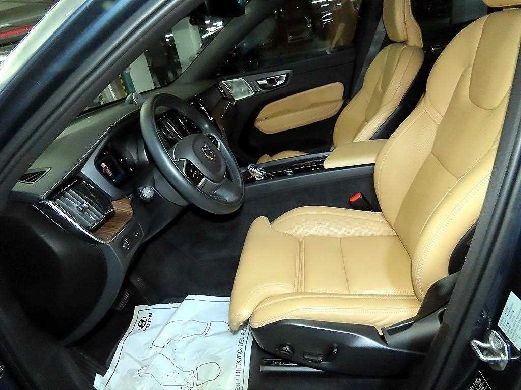볼보 XC60 XC60(2세대) B5 AWD 인스크립션 이미지 6